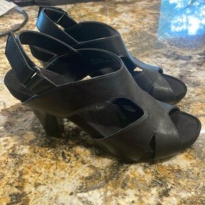 Aerosoles black heels size 8.